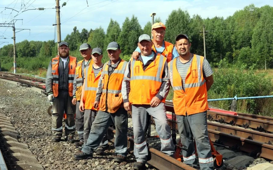 Монтеры железных дорог